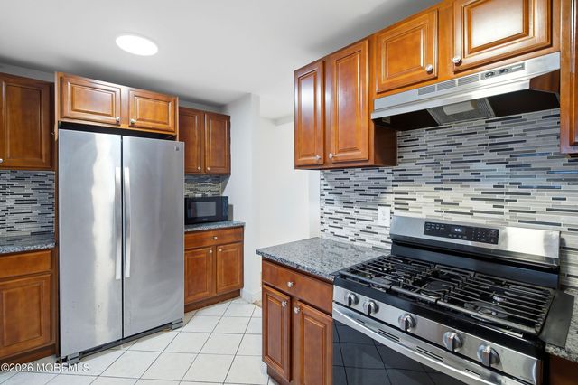 29 Windsor Drive, East Brunswick, NJ 08816