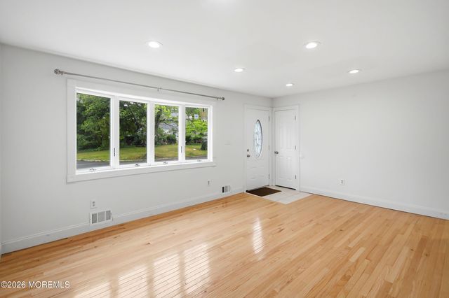29 Windsor Drive, East Brunswick, NJ 08816