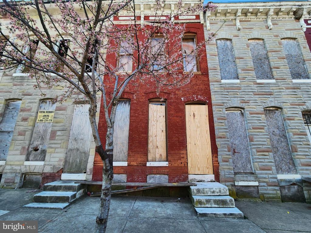Image 1 of property listing at 2527 E OLIVER ST, Baltimore, MD 21213