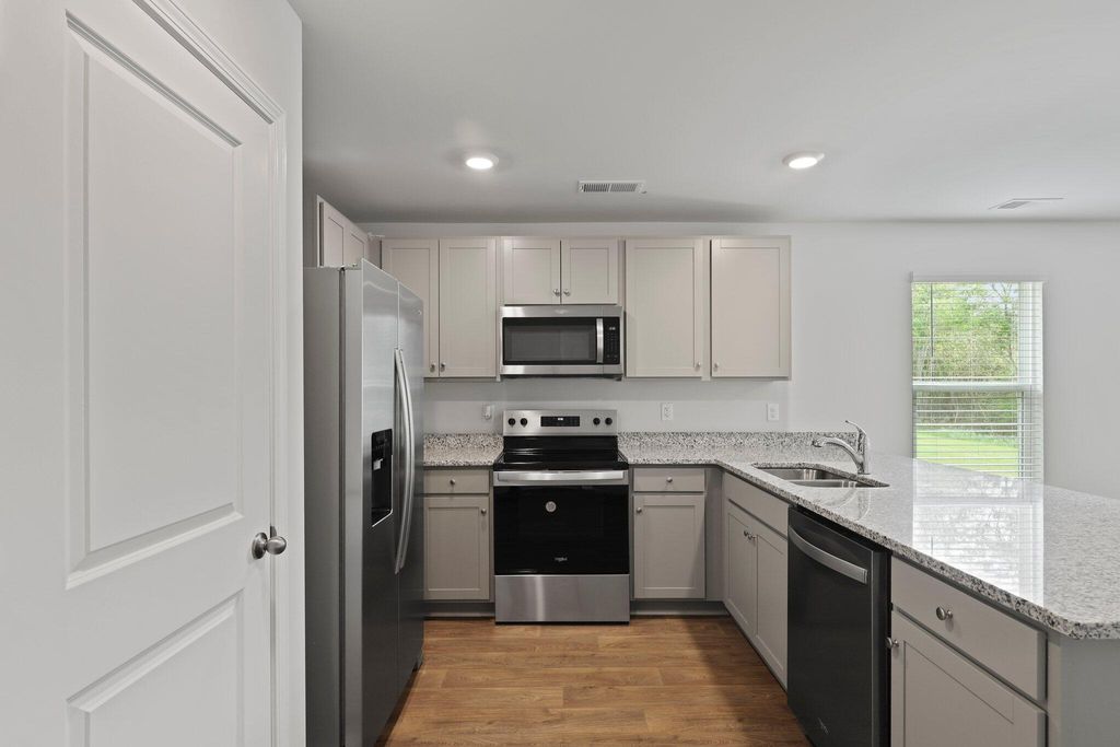 Image 3 of property listing at 633 Perch Lane Court, Santee, SC 29142