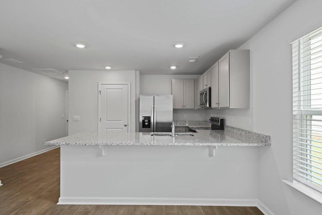 Image 4 of property listing at 633 Perch Lane Court, Santee, SC 29142