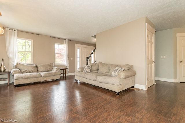 102 Saw Mill Bend, Chardon, OH 44024