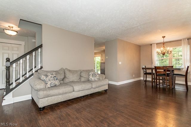 102 Saw Mill Bend, Chardon, OH 44024