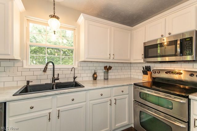 102 Saw Mill Bend, Chardon, OH 44024