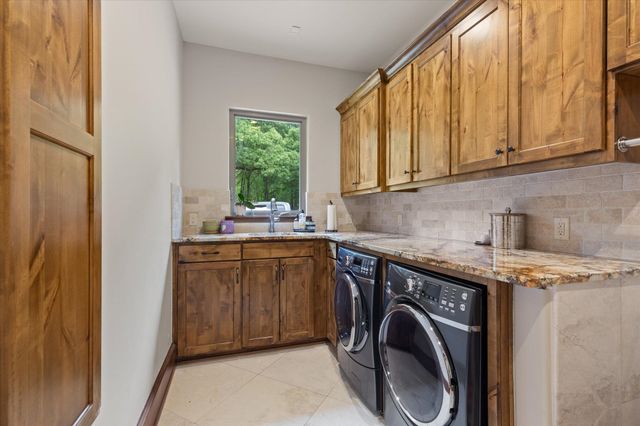3705 Champions Ridge Ln, Longview, TX 75605