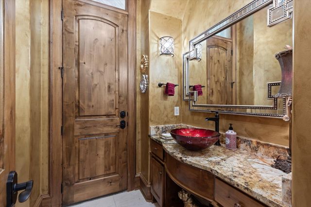 3705 Champions Ridge Ln, Longview, TX 75605