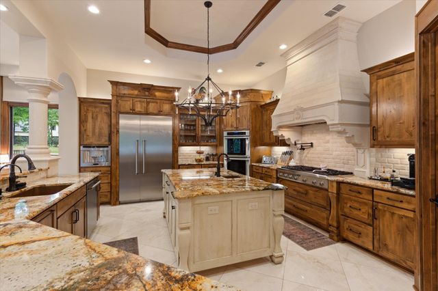 3705 Champions Ridge Ln, Longview, TX 75605