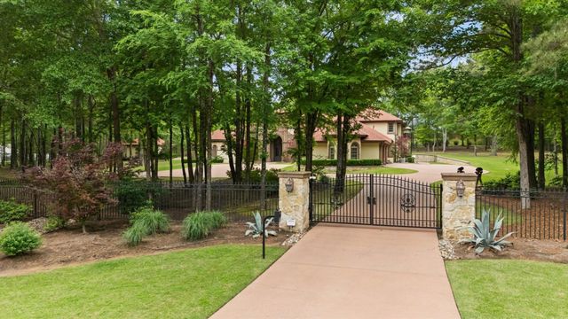 3705 Champions Ridge Ln, Longview, TX 75605
