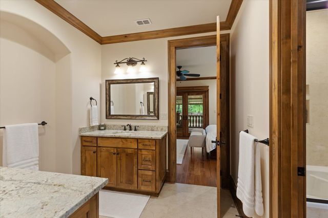 3705 Champions Ridge Ln, Longview, TX 75605