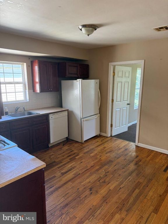 812 CARTERET AVE E, TRENTON, NJ 08618 — photo 2
