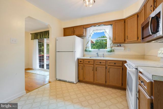 6903 SHEFFIELD DR, Sykesville, MD 21784