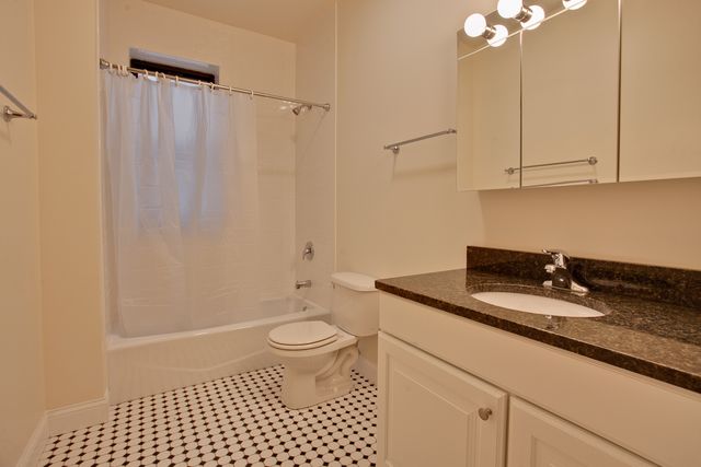 5419 S Hyde Park Boulevard 2, Chicago, IL 60615