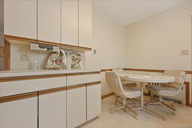 25 Raymond Street, Rockville Centre, NY 11570