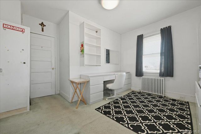 25 Raymond Street, Rockville Centre, NY 11570