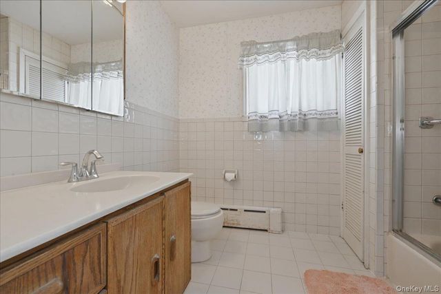 25 Raymond Street, Rockville Centre, NY 11570