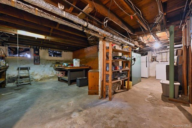 25 Raymond Street, Rockville Centre, NY 11570