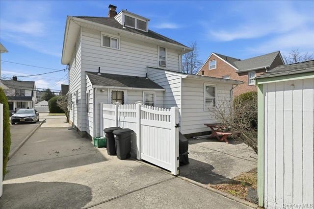 25 Raymond Street, Rockville Centre, NY 11570