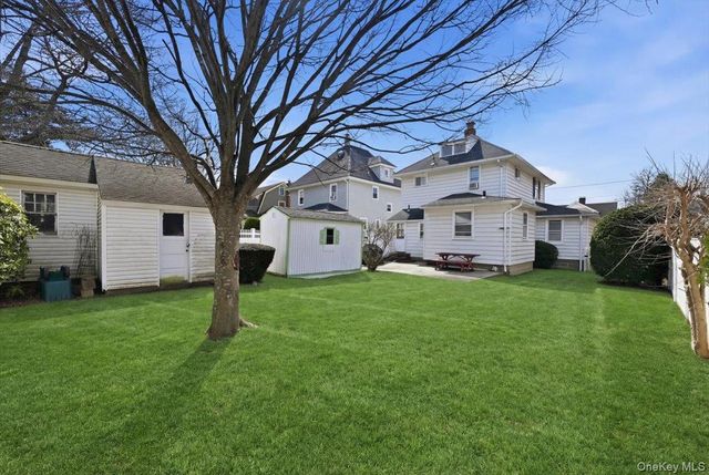 25 Raymond Street, Rockville Centre, NY 11570