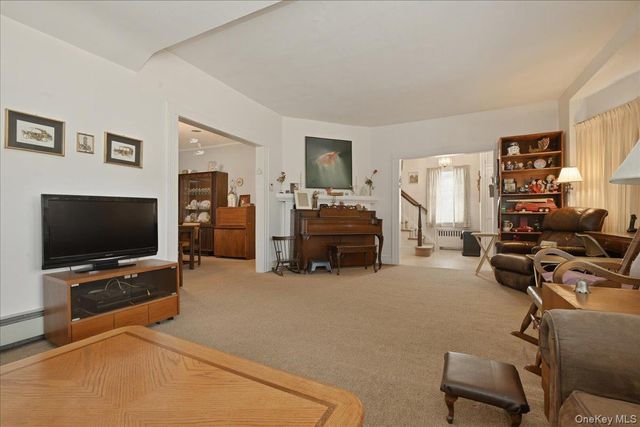 25 Raymond Street, Rockville Centre, NY 11570