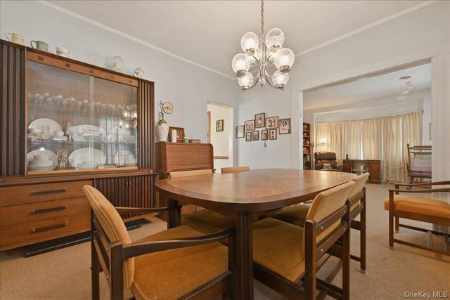 25 Raymond Street, Rockville Centre, NY 11570