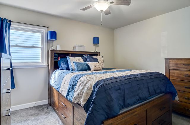 1705 E 33rd Place, Hobart, IN 46342