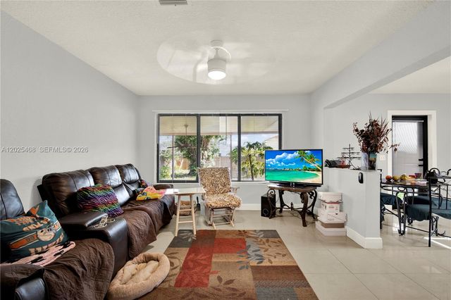 851 SW 1st St, Florida City, FL 33034