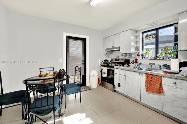 851 SW 1st St, Florida City, FL 33034