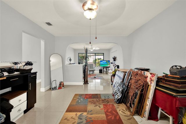 851 SW 1st St, Florida City, FL 33034