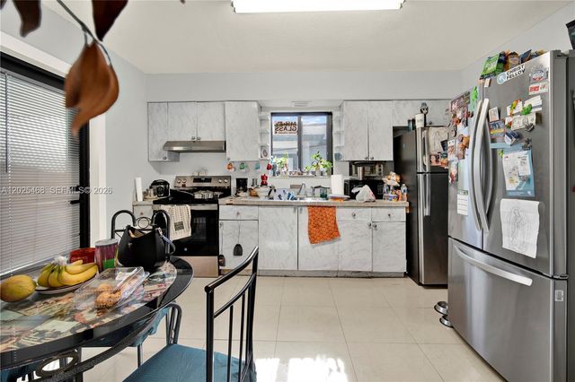 851 SW 1st St, Florida City, FL 33034