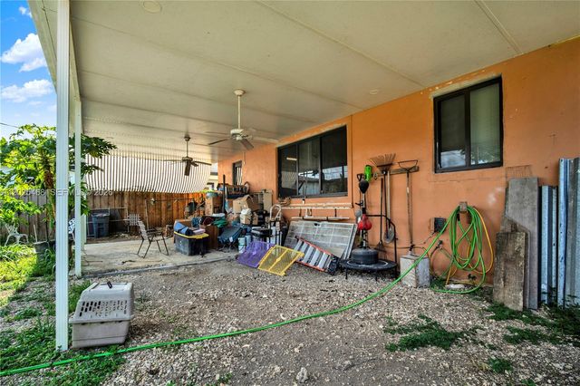 851 SW 1st St, Florida City, FL 33034