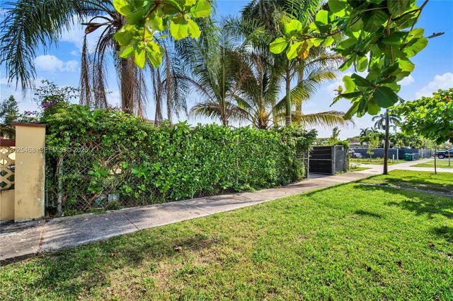 851 SW 1st St, Florida City, FL 33034