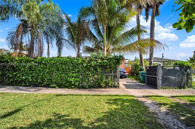 851 SW 1st St, Florida City, FL 33034