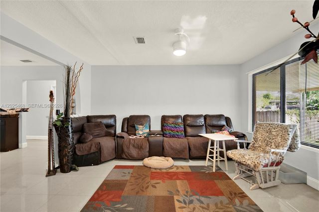 851 SW 1st St, Florida City, FL 33034