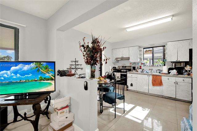 851 SW 1st St, Florida City, FL 33034