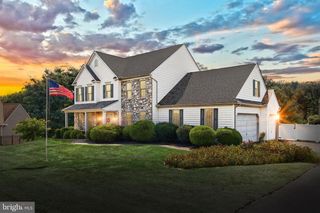 4220 PEACH ORCHARD HOLW, York, PA 17402