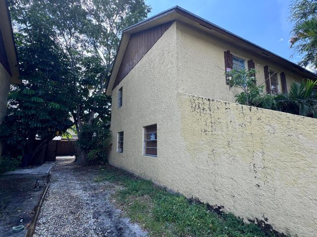 4346 NW 4th Avenue, Deerfield Beach, FL 33064