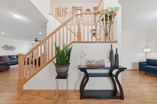 8437 Blazing Star Circle, Shakopee, MN 55379