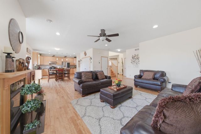 8437 Blazing Star Circle, Shakopee, MN 55379