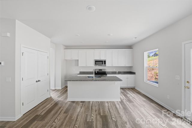 5145 Mark Drive NE, Hickory, NC 28601