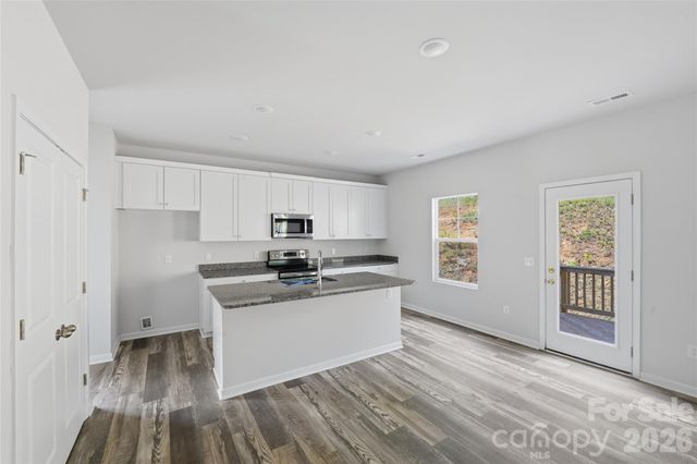 5145 Mark Drive NE, Hickory, NC 28601