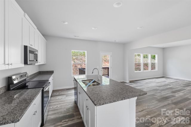 5145 Mark Drive NE, Hickory, NC 28601