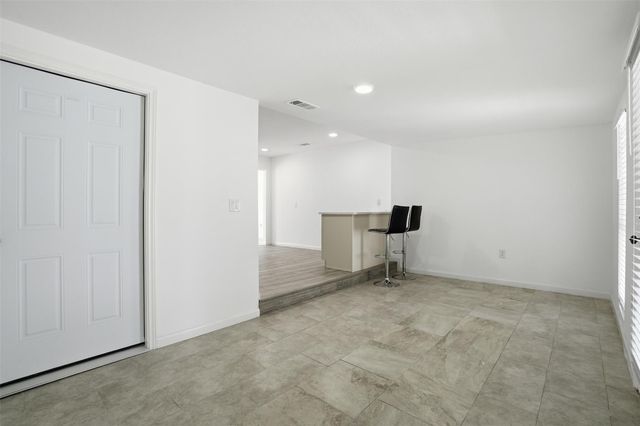 302 Glenmore Dr, Pasadena, TX 77503