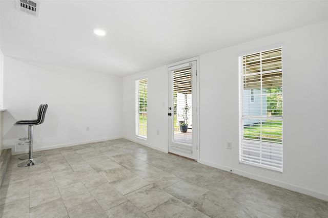 302 Glenmore Dr, Pasadena, TX 77503