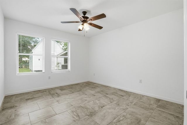 302 Glenmore Dr, Pasadena, TX 77503