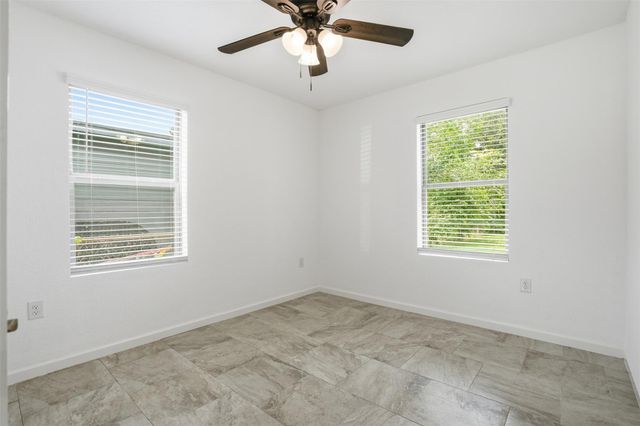 302 Glenmore Dr, Pasadena, TX 77503