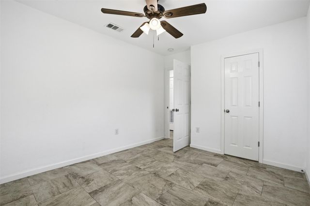 302 Glenmore Dr, Pasadena, TX 77503