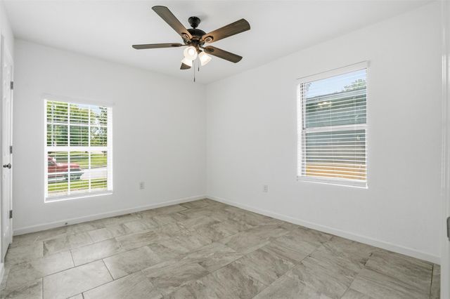 302 Glenmore Dr, Pasadena, TX 77503
