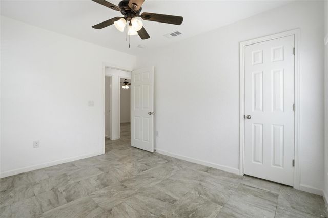 302 Glenmore Dr, Pasadena, TX 77503