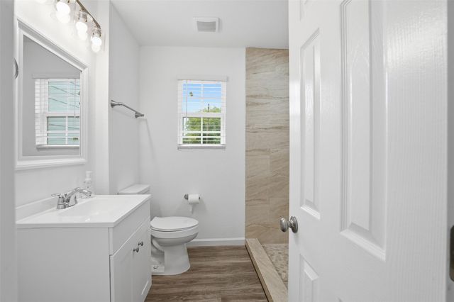 302 Glenmore Dr, Pasadena, TX 77503