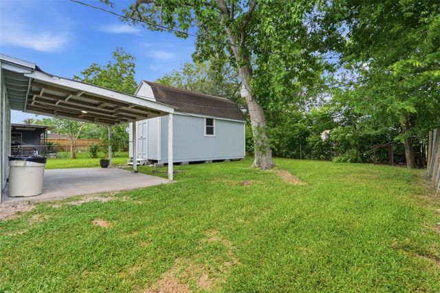 302 Glenmore Dr, Pasadena, TX 77503